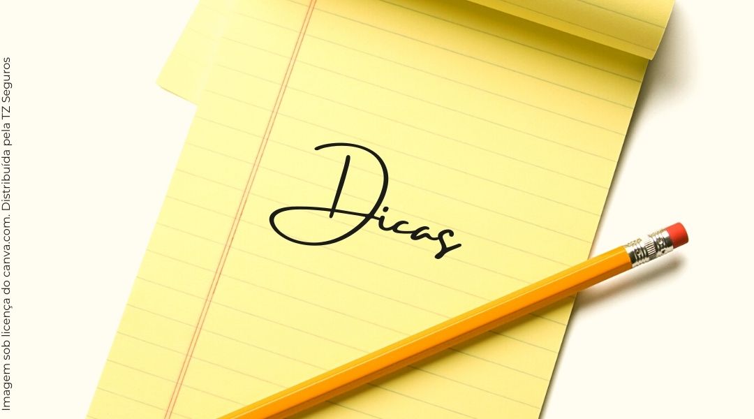 Bloco de notas amarelo com lápis em cima. "Dicas" escrito no bloco de notas